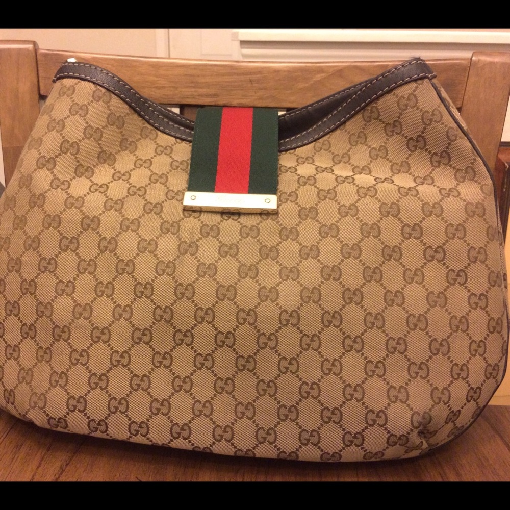 Gucci Hobo traditional color closure